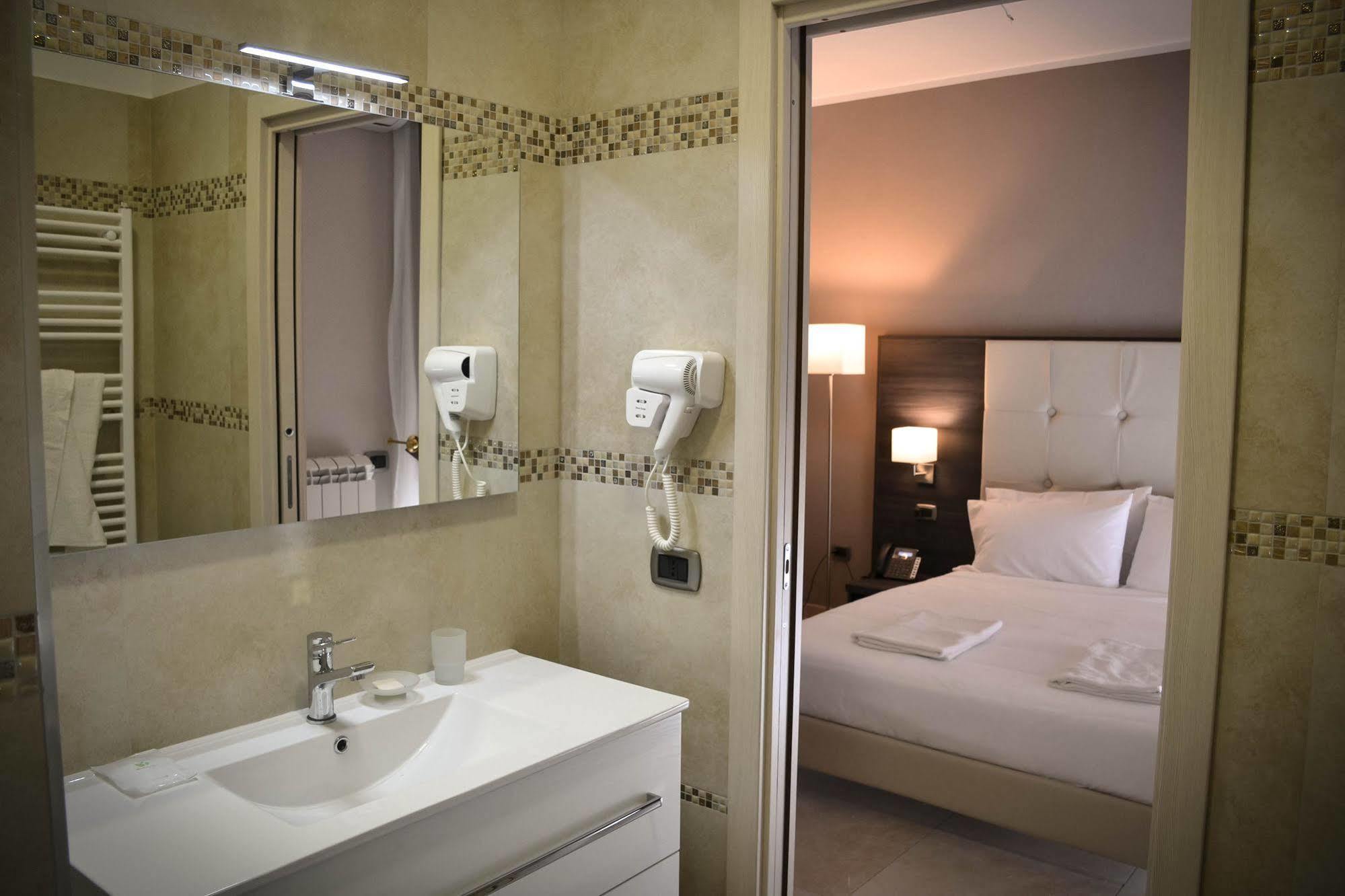 Brain Rooms & Suite Pagani Bagian luar foto